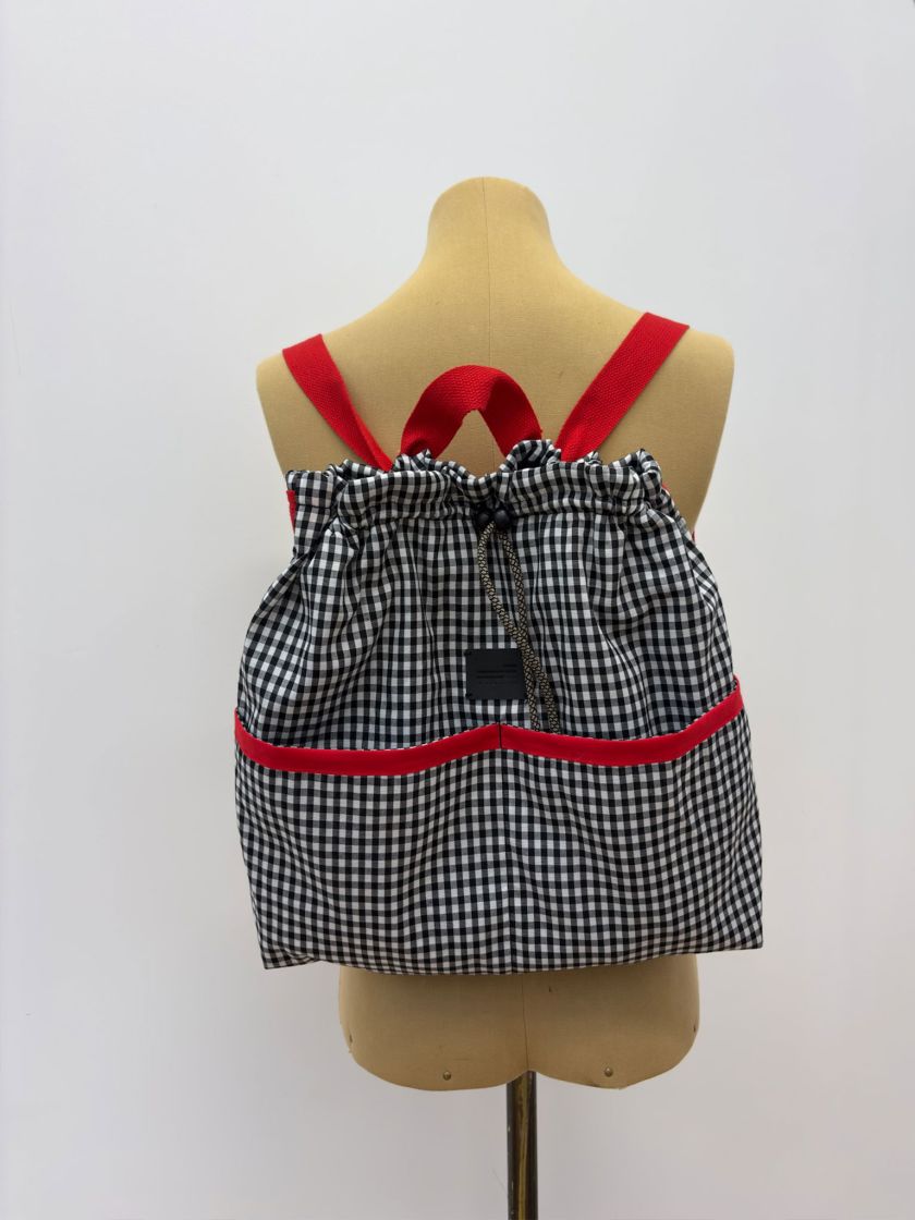 wp-content/uploads/2026/06/mochila-negra-vichy-grande3.jpg
