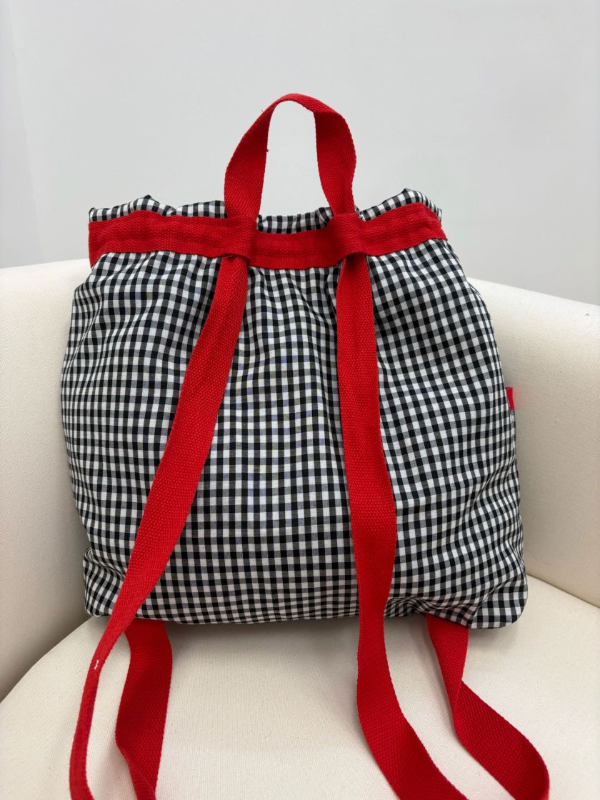 wp-content/uploads/2026/06/mochila-negra-vichy-grande2.jpg