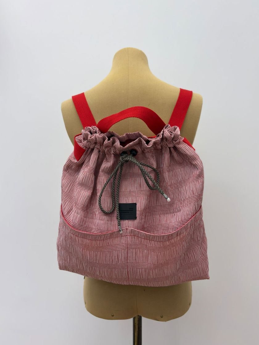 wp-content/uploads/2026/06/mochila-roja-vichy-pequeno3.jpg