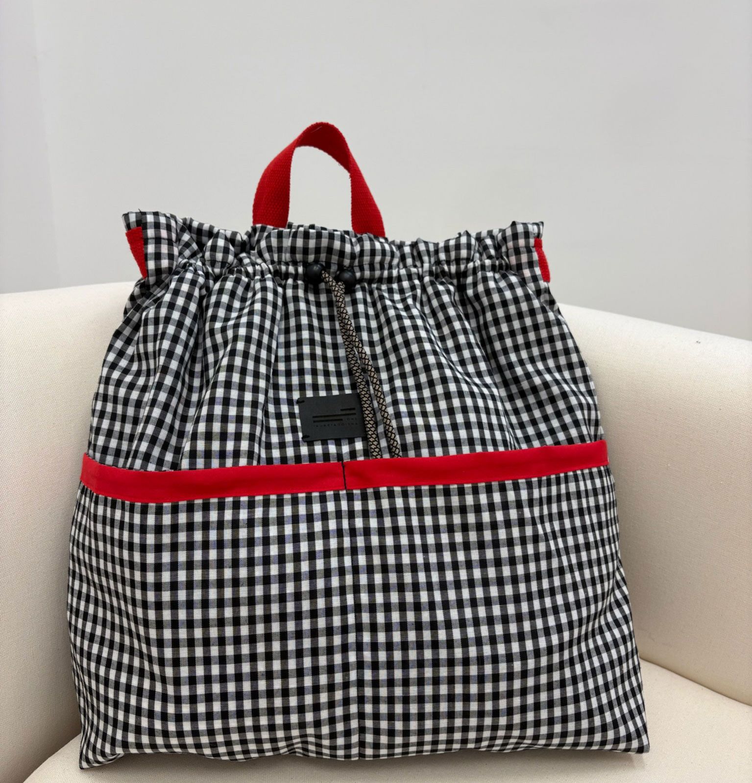 wp-content/uploads/2026/06/mochila-negra-vichy-grande.jpg