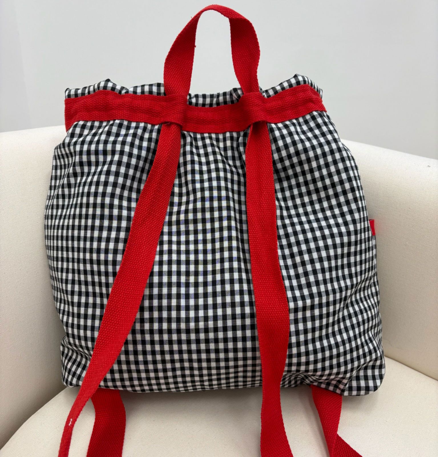 wp-content/uploads/2026/06/mochila-negra-vichy-grande2.jpg